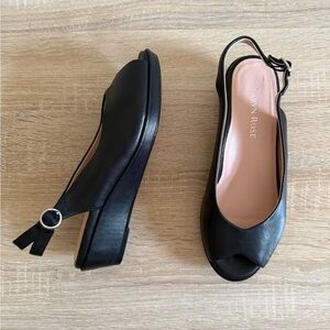 Taryn Rose black leather peep-toe slingback low wedge sandals Sz 6.5